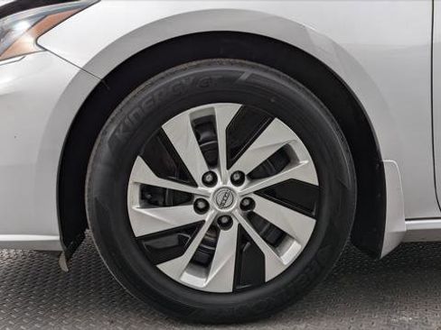 Used 2024 Nissan Altima 2.5 S image 29