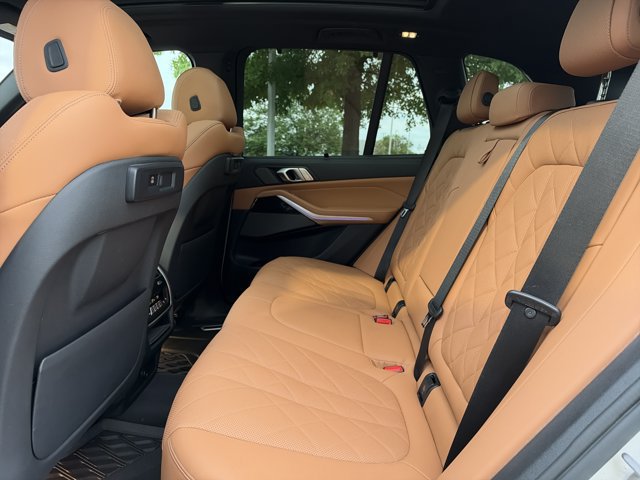 Used 2023 BMW X5 xDrive40i w/ Executive Package AWD/4WD image 11