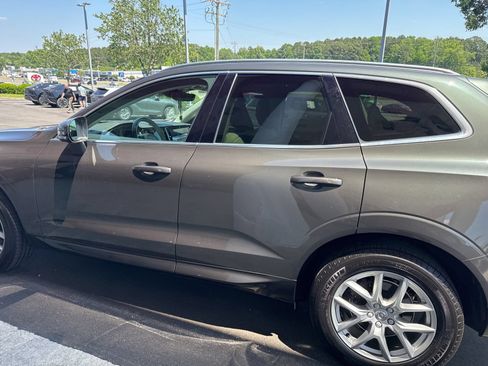 Used 2019 Volvo XC60 T5 Momentum w/ Premium Package FWD image 13