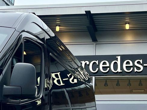 Used 2025 Mercedes-Benz Sprinter 2500 image 4