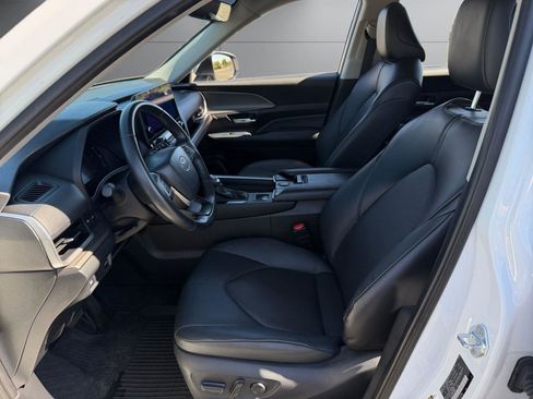 Used 2024 Toyota Grand Highlander XLE image 15