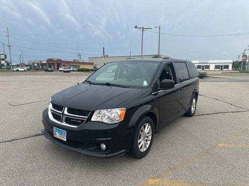 Used 2018 Dodge Grand Caravan SXT FWD image 1