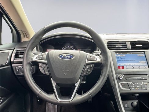 Used 2018 Ford Fusion SE w/ Equipment Group 201A FWD image 13