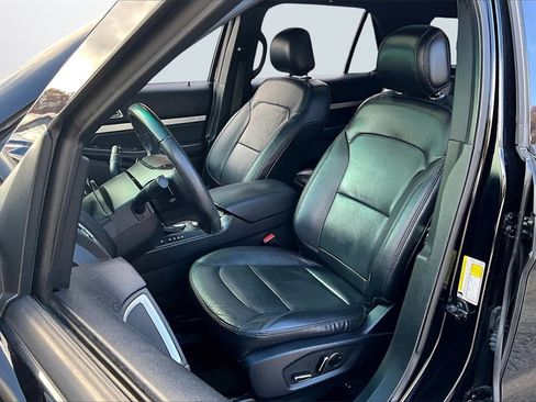 Used 2017 Ford Explorer XLT w/ XLT Technology Feature Bundle image 21