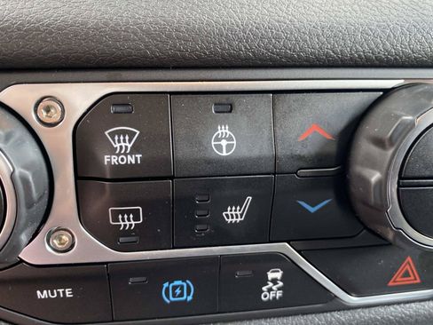 Used 2024 Jeep Wrangler Unlimited w/ Convenience Group AWD/4WD image 29