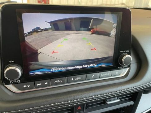 Used 2023 Nissan Rogue SV FWD image 8
