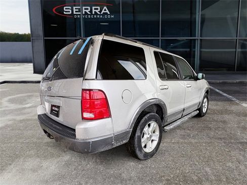 Used 2003 Ford Explorer XLT image 3