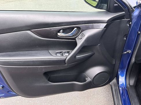 Used 2019 Nissan Rogue SV FWD image 19