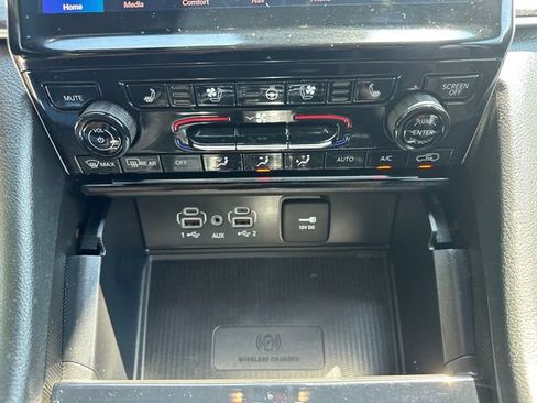 Used 2024 Jeep Grand Cherokee L Limited w/ Luxury Tech Group II AWD/4WD image 36
