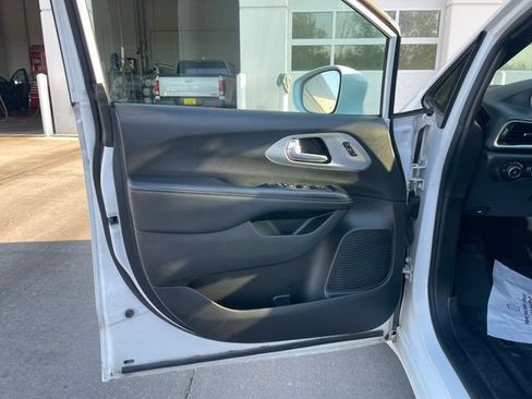 Used 2020 Chrysler Pacifica Touring-L Plus FWD image 20