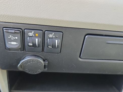 Used 2015 Toyota Sienna XLE image 20