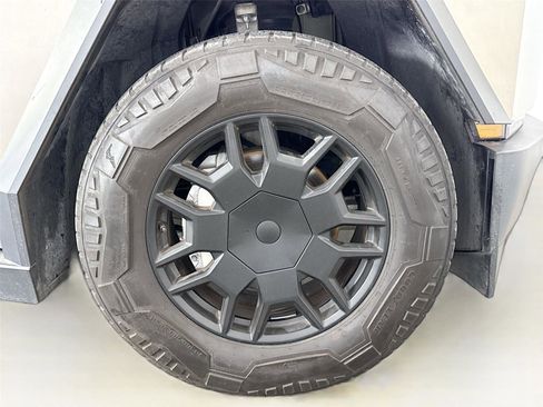 Used 2024 Tesla Cybertruck AWD Crew Cab image 30