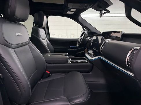 New 2026 Ford Expedition Platinum image 28