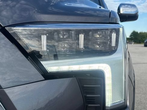 Used 2023 Toyota Sequoia Capstone AWD/4WD image 10