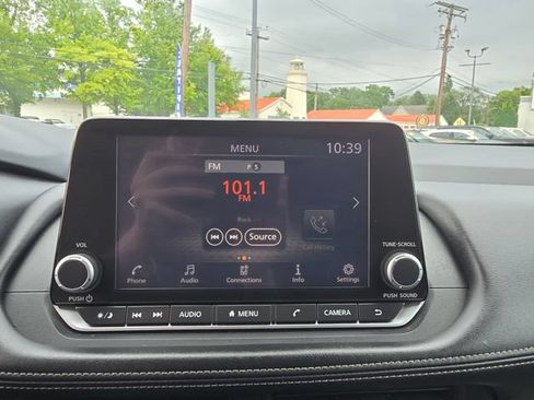 Used 2024 Nissan Rogue S AWD/4WD image 16