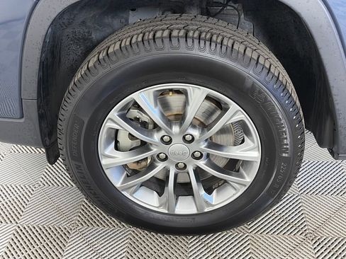 Used 2021 Jeep Cherokee Latitude Lux w/ Comfort/Convenience Group image 8