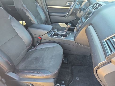 Used 2018 Ford Explorer XLT w/ Equipment Group 202A AWD/4WD image 10