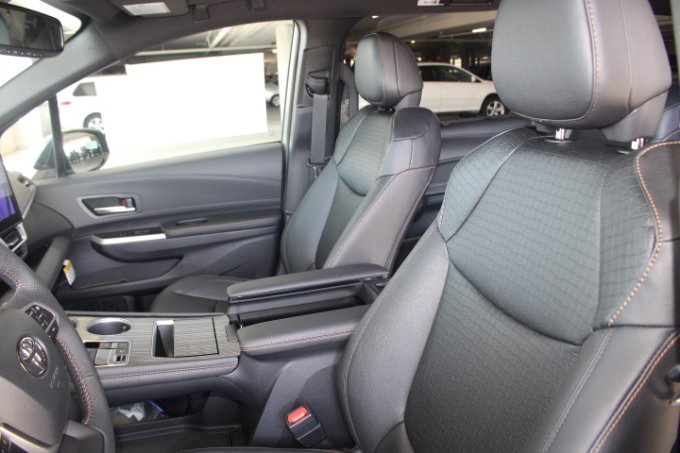 New 2026 Toyota Sienna XLE Woodland Edition AWD/4WD image 12