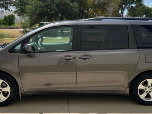 Used 2013 Toyota Sienna LE FWD image 9