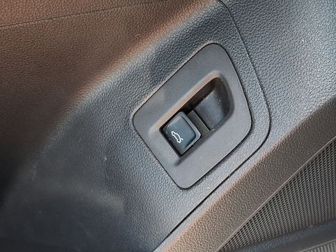 Certified 2023 Volkswagen Atlas Cross Sport SE w/ Panoramic Sunroof Package AWD/4WD image 27