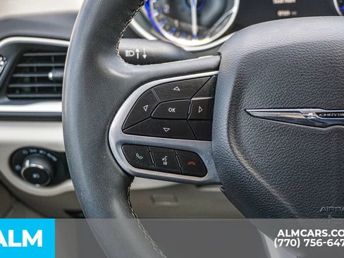 Used 2024 Chrysler Pacifica Touring-L FWD image 30