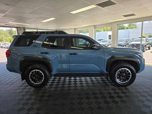 Used 2025 Toyota 4Runner TRD Off-Road AWD/4WD image 2
