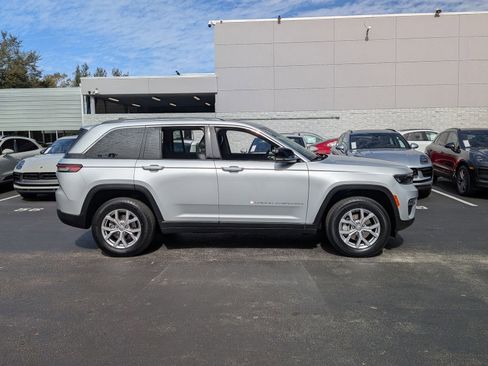 Used 2022 Jeep Grand Cherokee Limited image 8