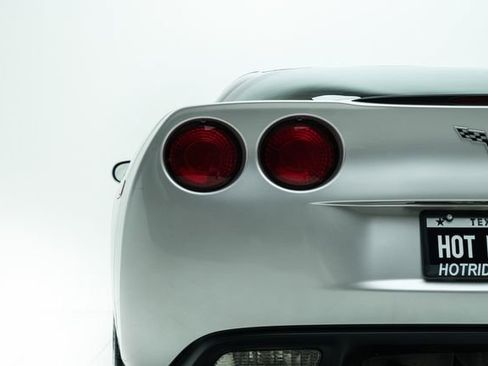 Used 2006 Chevrolet Corvette Coupe w/ Preferred Equipment Group image 16