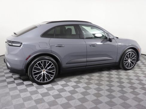 Certified 2025 Porsche Macan Electric image 8