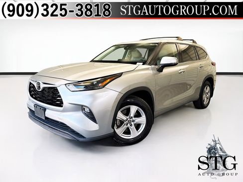 Used 2022 Toyota Highlander LE image 1
