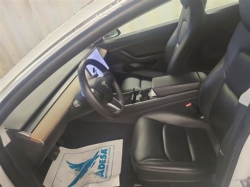 Used 2020 Tesla Model 3 Standard Range Plus image 8