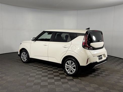 Used 2025 Kia Soul LX FWD image 9