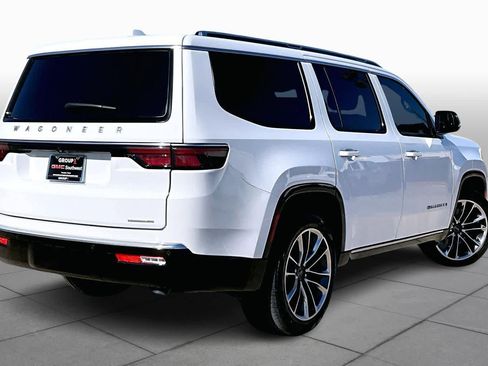 Used 2023 Jeep Wagoneer Series III w/ Premium Group I image 12