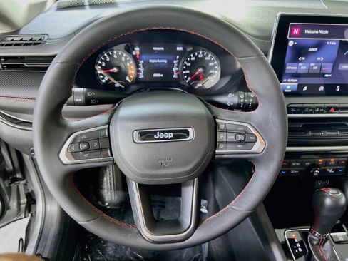 Used 2022 Jeep Compass Trailhawk AWD/4WD image 11