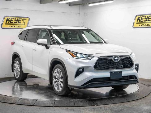 Used 2022 Toyota Highlander Limited AWD/4WD image 5