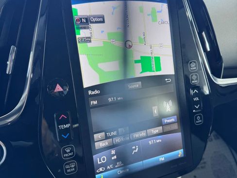 Used 2017 Toyota Prius Prime Premium image 23