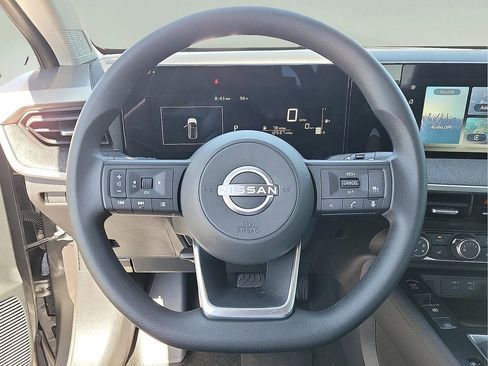Used 2025 Nissan Kicks SV FWD image 19