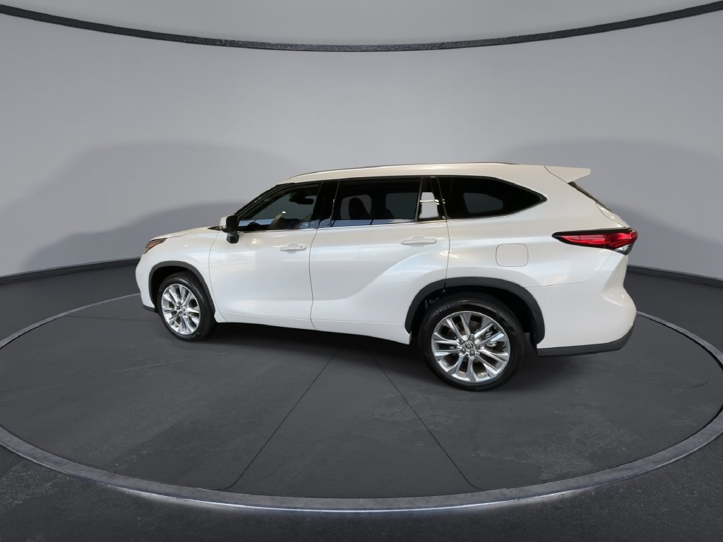 Used 2023 Toyota Highlander Limited FWD image 6