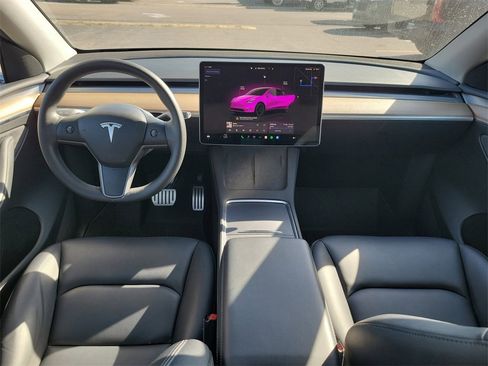 Used 2023 Tesla Model Y Performance image 7