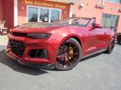 Used 2017 Chevrolet Camaro LT RWD image 2