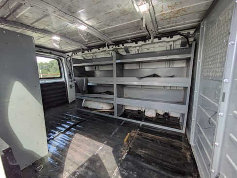 Used 2016 Chevrolet Express 2500 RWD image 14