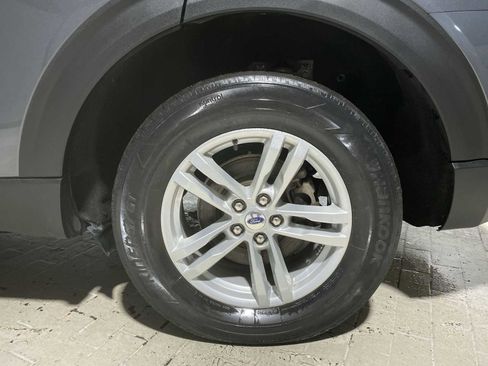 Used 2022 Ford Explorer XLT w/ Equipment Group 202A image 8