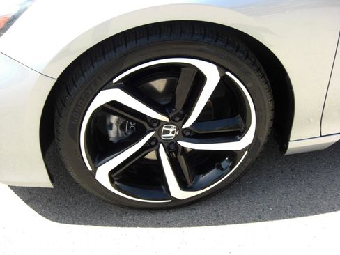 Used 2020 Honda Accord Sport image 4
