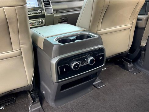 Used 2021 Ford Expedition XLT image 34