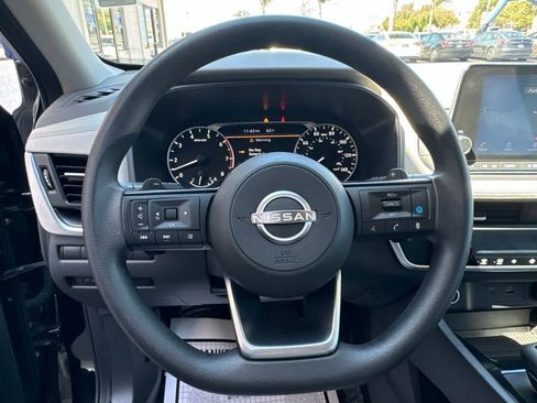Used 2023 Nissan Rogue SV FWD image 11