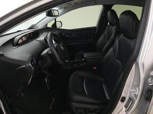 Used 2021 Toyota Prius Limited image 7