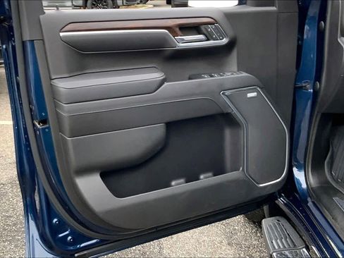 Used 2023 GMC Sierra 1500 SLT w/ SLT Convenience Package image 20