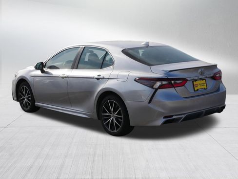 Used 2023 Toyota Camry SE FWD image 5
