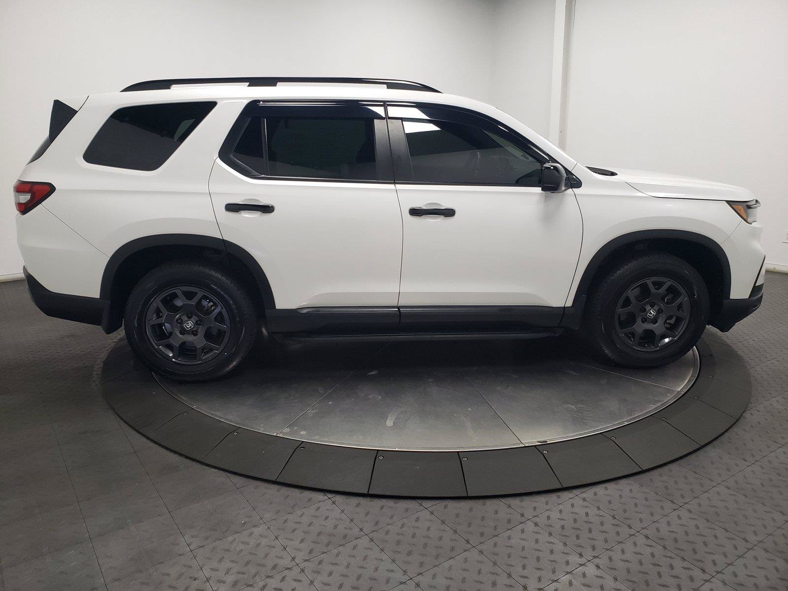 Certified 2023 Honda Pilot TrailSport image 13