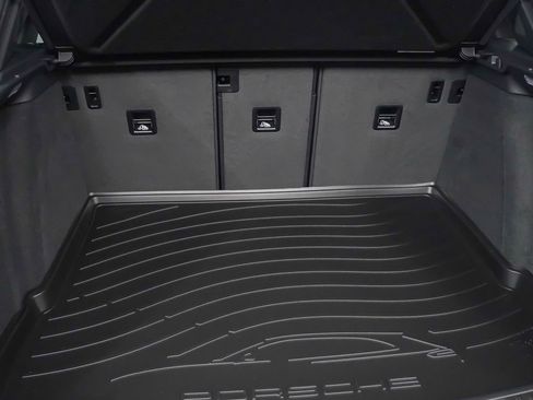 Certified 2026 Porsche Macan AWD/4WD image 14